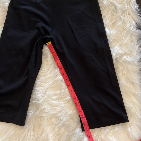 Black Activewear Capris Size Small - Picture 3 of 6